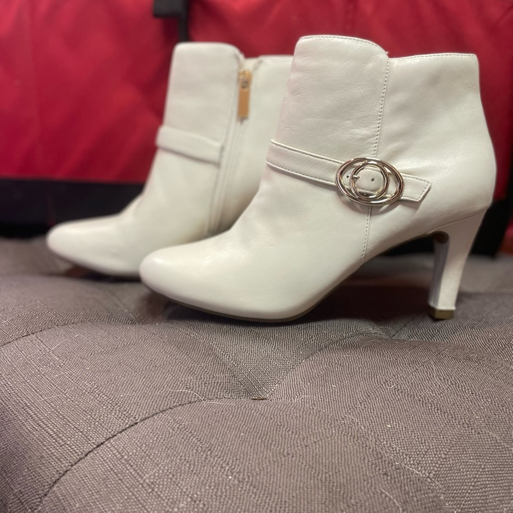 Bandolino winter white booties